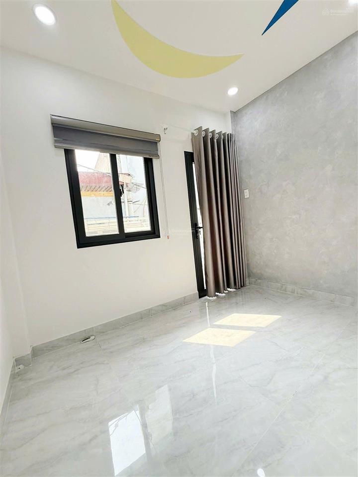 3 tỷshr lý phục man hẻm xe hơi
