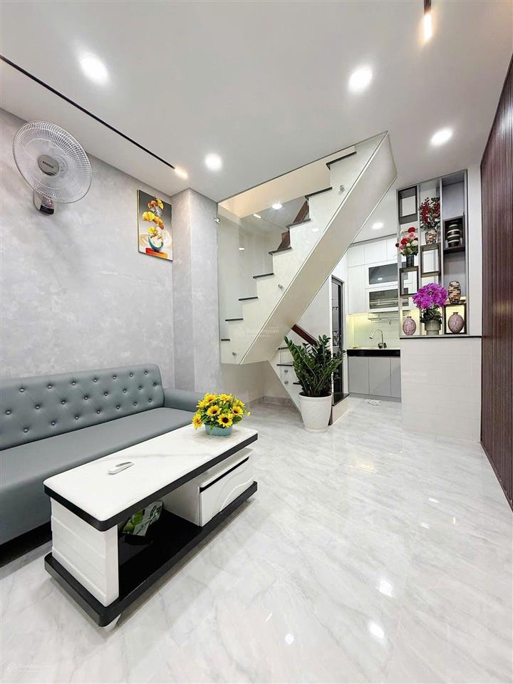3 tỷshr lý phục man hẻm xe hơi