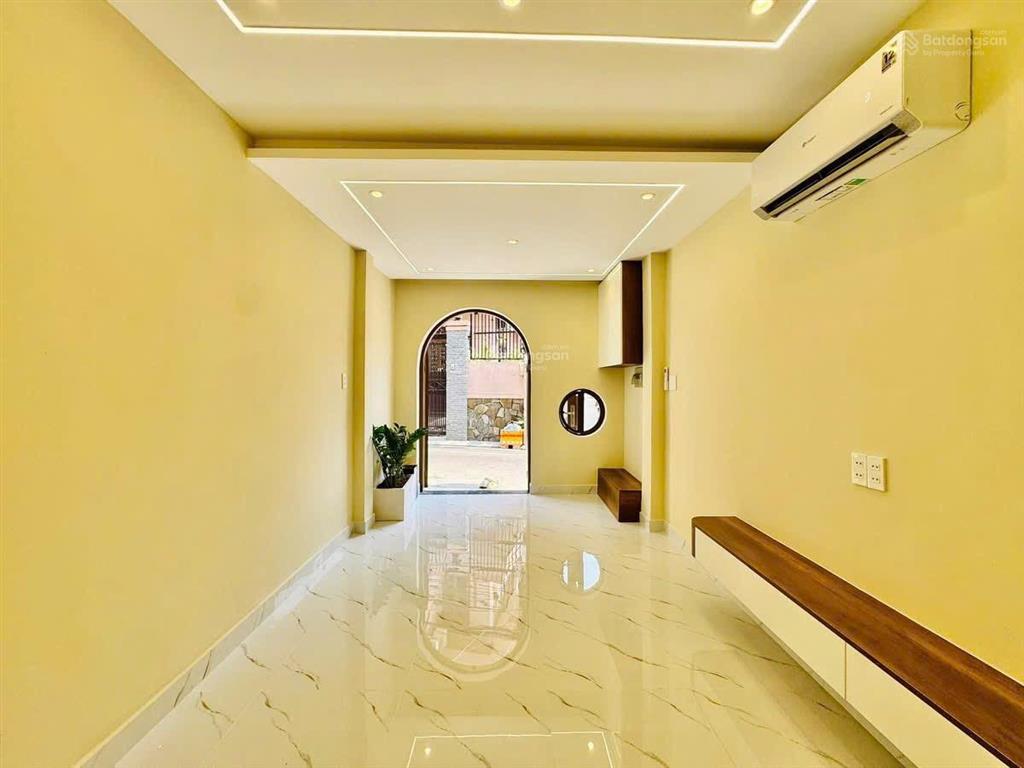 Nhà ngay công viên lê văn tám trên đường trương quyền hẻm ô tô 4m