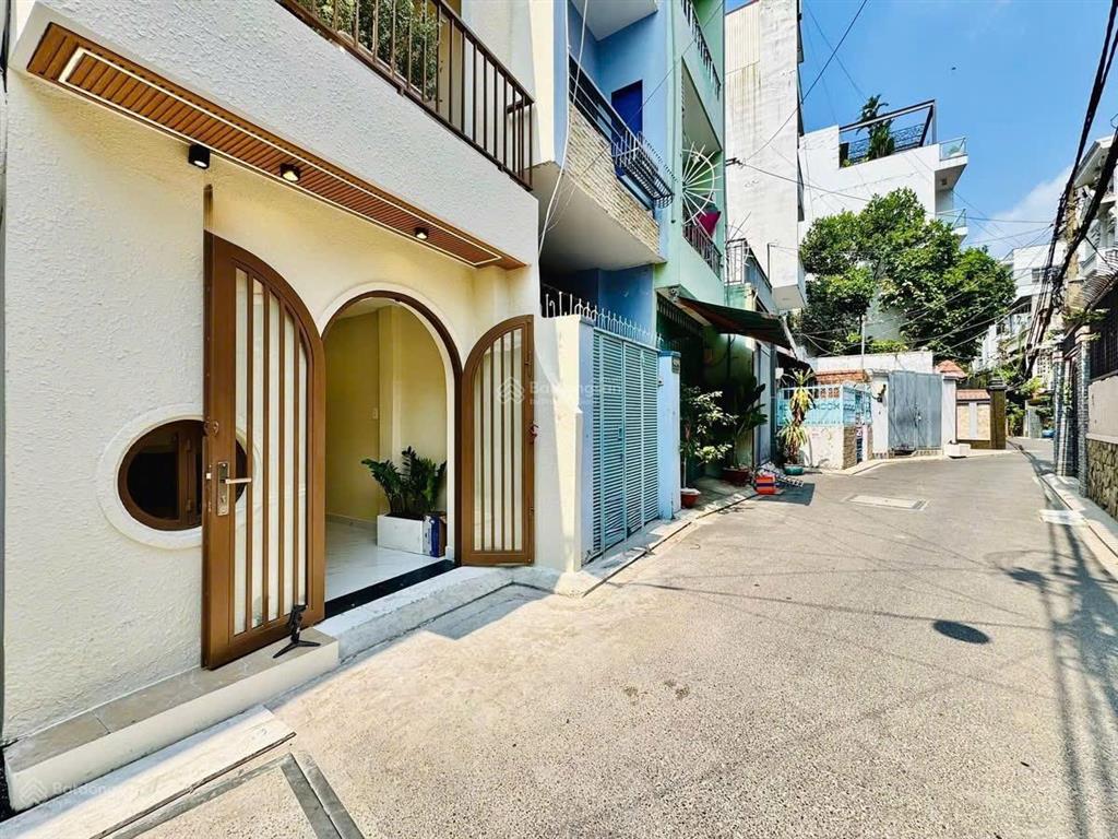 Nhà ngay công viên lê văn tám trên đường trương quyền hẻm ô tô 4m