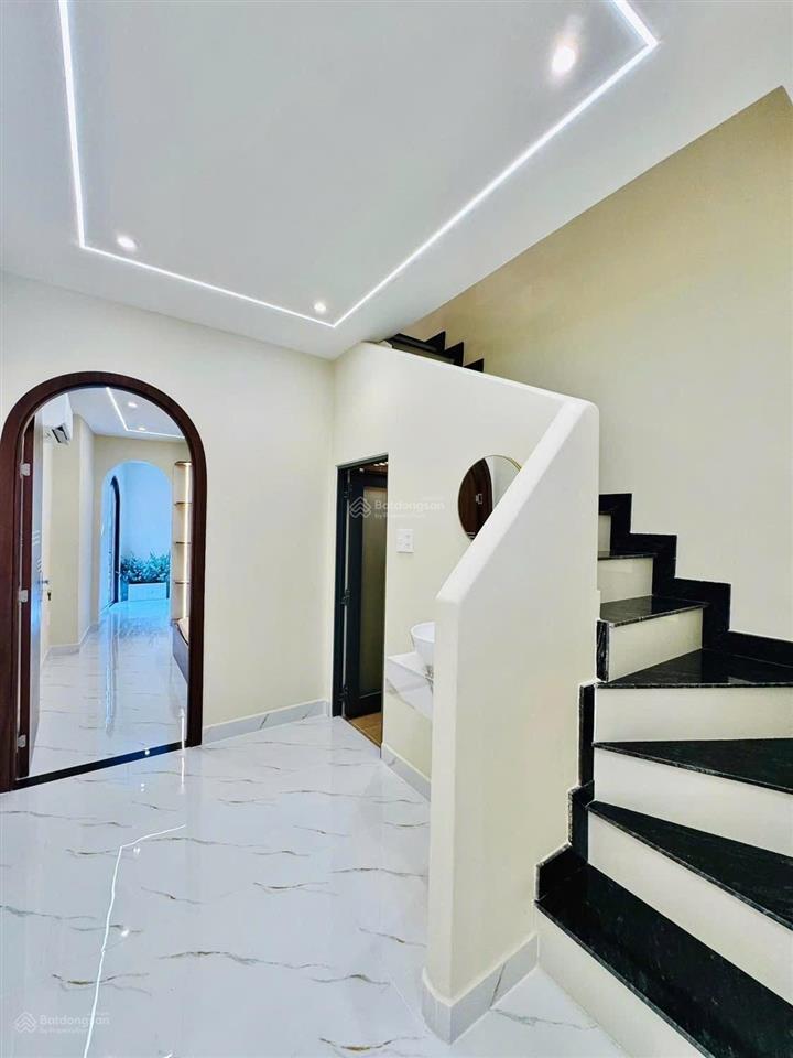 Nhà ngay công viên lê văn tám trên đường trương quyền hẻm ô tô 4m