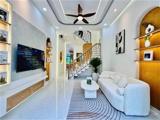 Nhà có gu gần ngay mặt đường dương quảng hàm