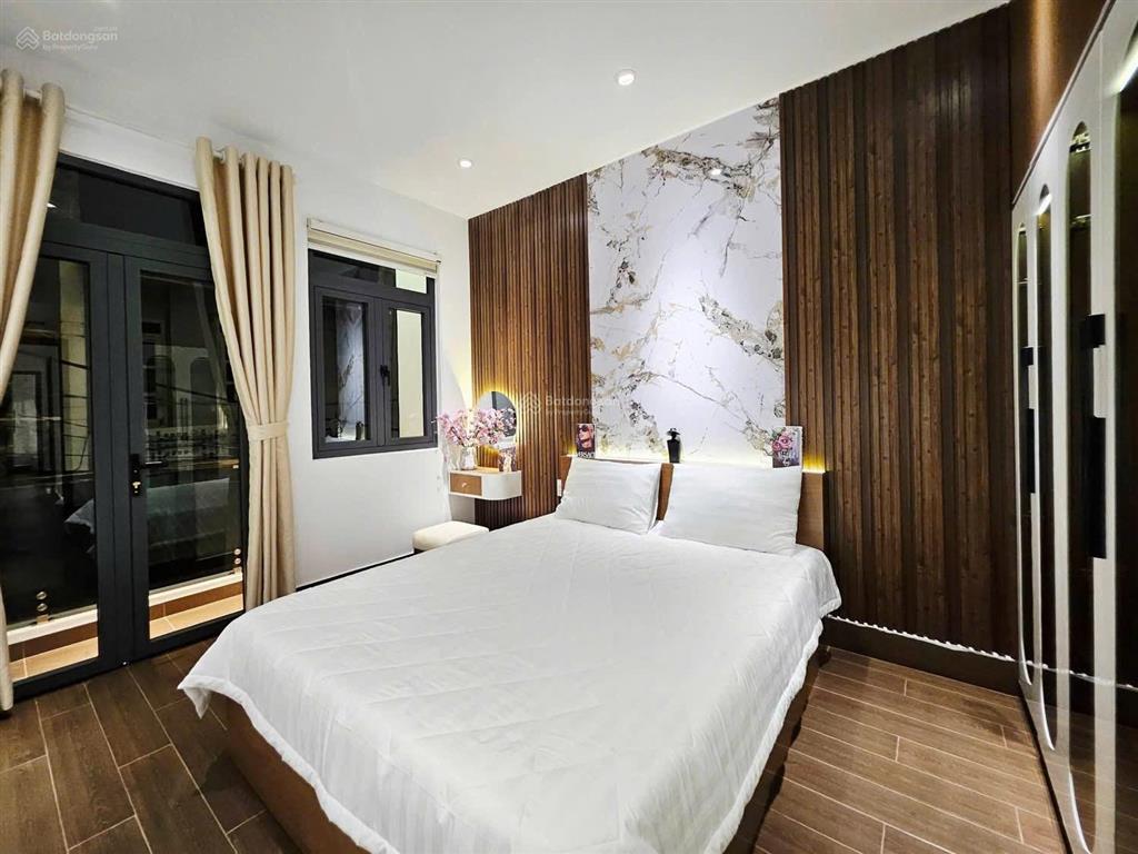 Nhà đẹp giá tốt gần bùng binh phú lâm gần công viên đầm sen