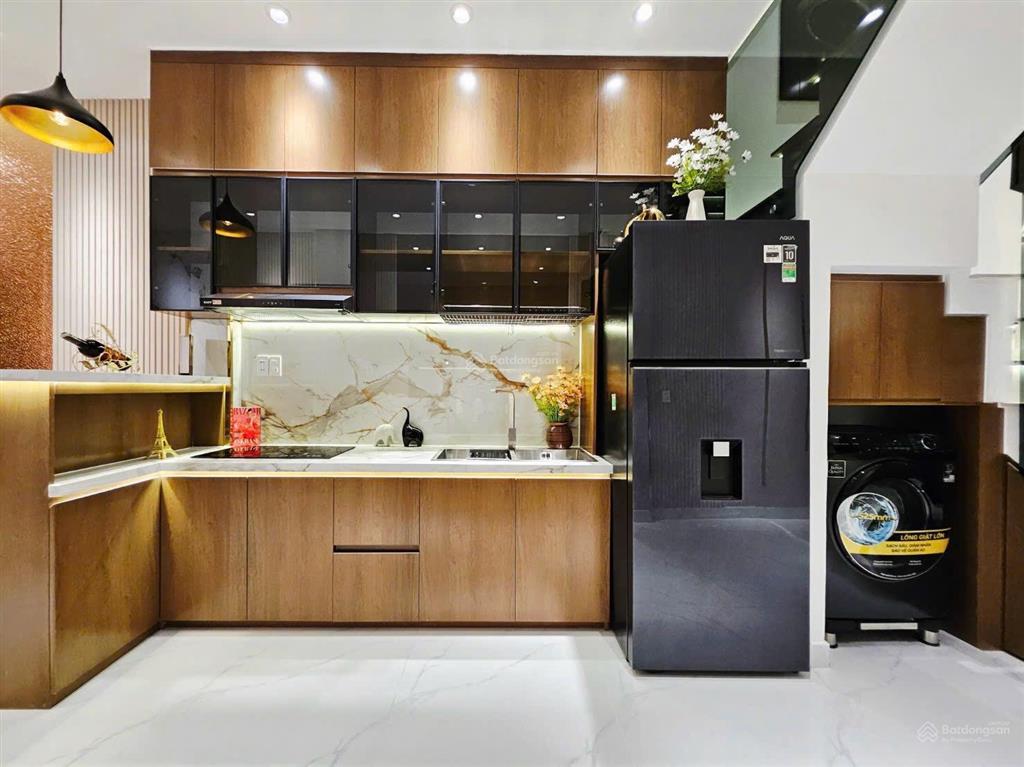 Nhà đẹp giá tốt gần bùng binh phú lâm gần công viên đầm sen