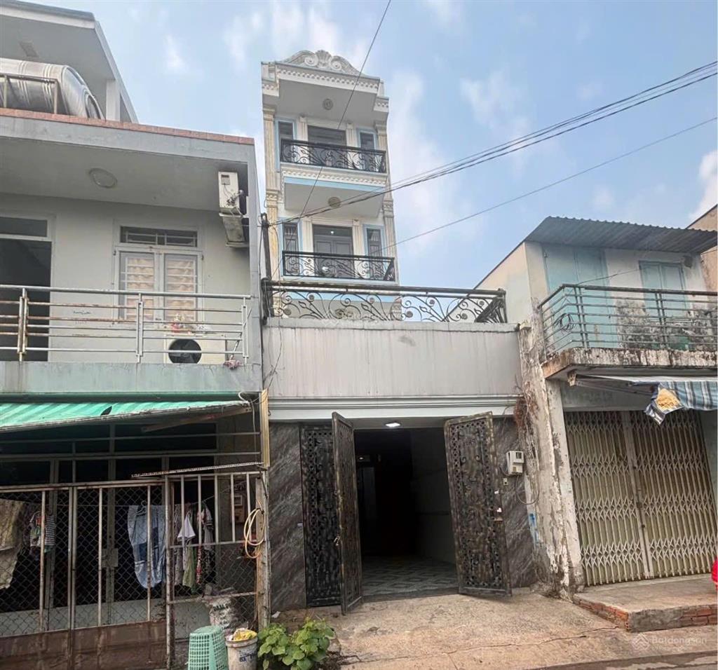 Nhà ngay đường hậu giang, p4 tân bình
