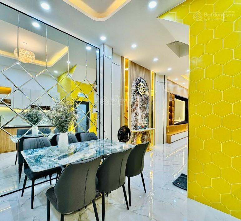 Bán nhà nguyễn gia trí, 6tỷ5, hẻm xe hơi, gần đh hutech, shr