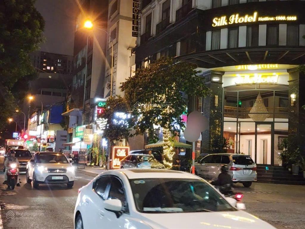 Nhà mặt tiền đường hồng hà  sân bay quốc tế tân sơn nhất, vipdt 220m2 (ngang khủng 10.2 x 21.5)