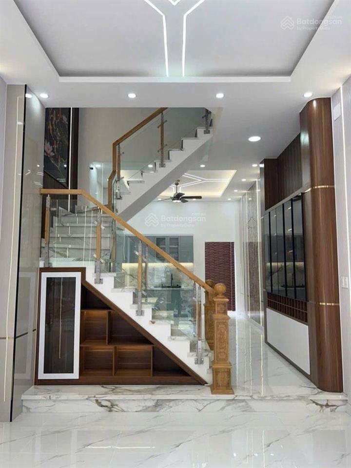 Nhà 4 tầng hxh 6m. dt 60m. gần chợ. giá chỉ 5.9 tỷ