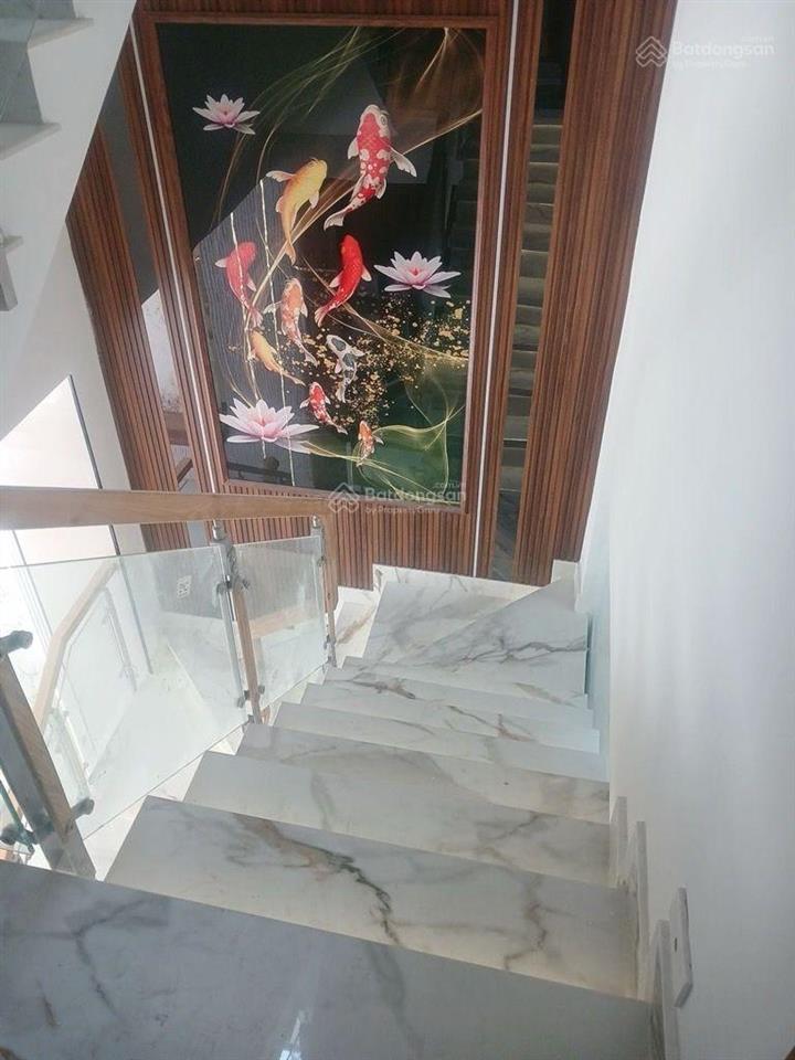 Nhà 4 tầng hxh 6m. dt 60m. gần chợ. giá chỉ 5.9 tỷ