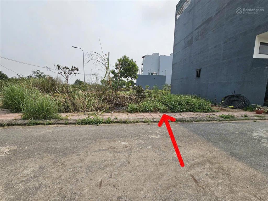 Giá bán nhanh chỉ 11x tr/m2 đường rộng phân lô vỉa hè chủ nhờ bán lô đất dv song phương, cạnh đườn