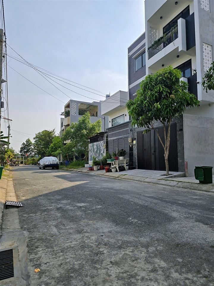 Chính chủ gấp bán nhà 1 trệt 2 lầu hẻm 8m thông, hoàn công đủ, 3pn 4wc không ngập nước