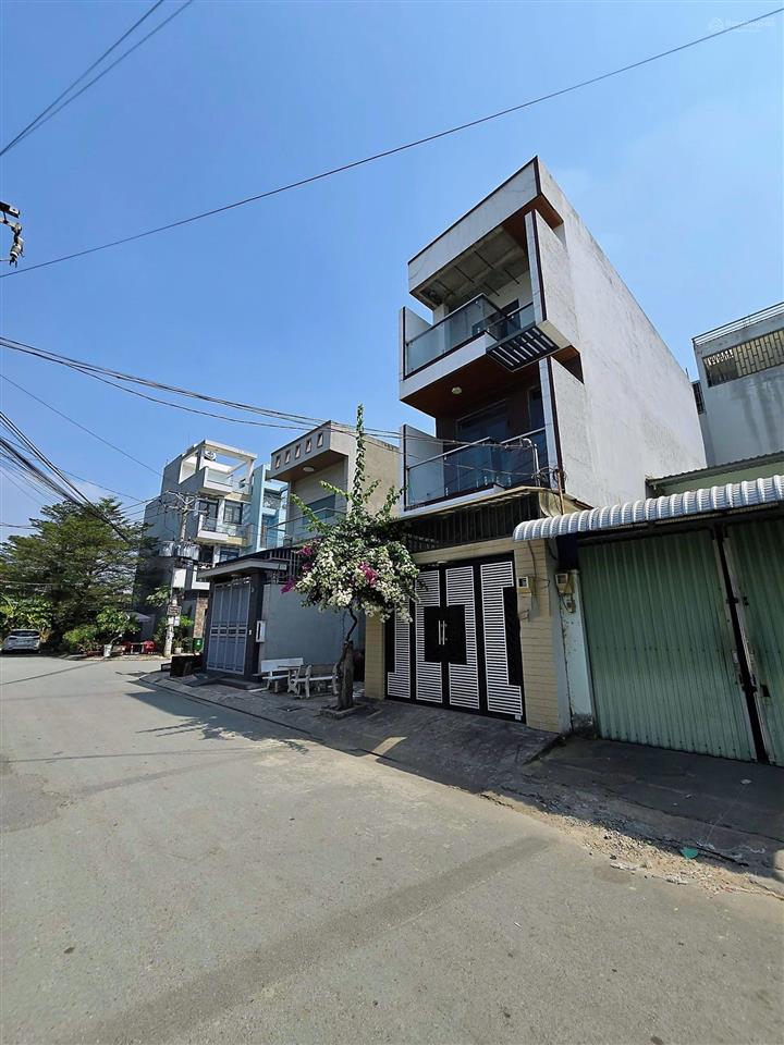 Chính chủ cần bán nhà 1 trệt 2 lầu 4pn hẻm 8m thông, hoàn công đầy đủ, sổ đang vay bank