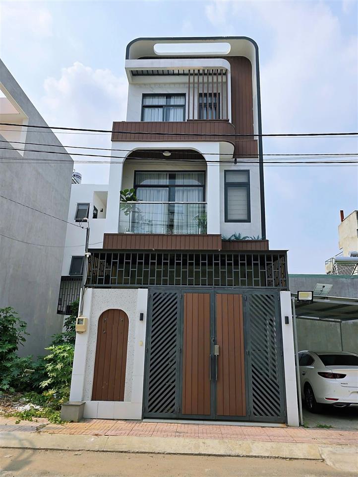 Bán nhà 1 trệt 2 lầu 4pn hẻm 6m thông, hoàn công đầy đủ, sổ hồng riêng.