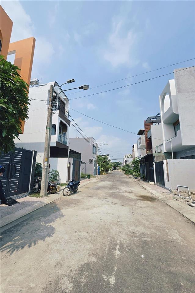 Bán nhà 1 trệt 2 lầu 4pn hẻm 6m thông, hoàn công đầy đủ, sổ hồng riêng.