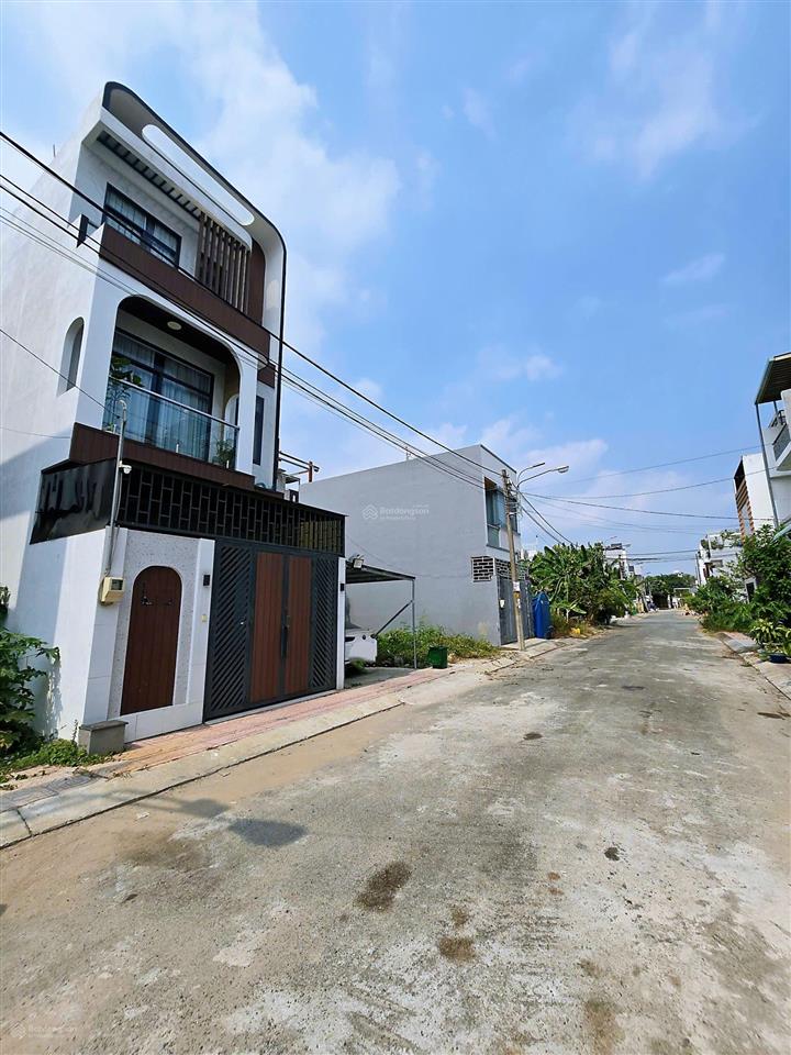 Bán nhà 1 trệt 2 lầu 4pn hẻm 6m thông, hoàn công đầy đủ, sổ hồng riêng.