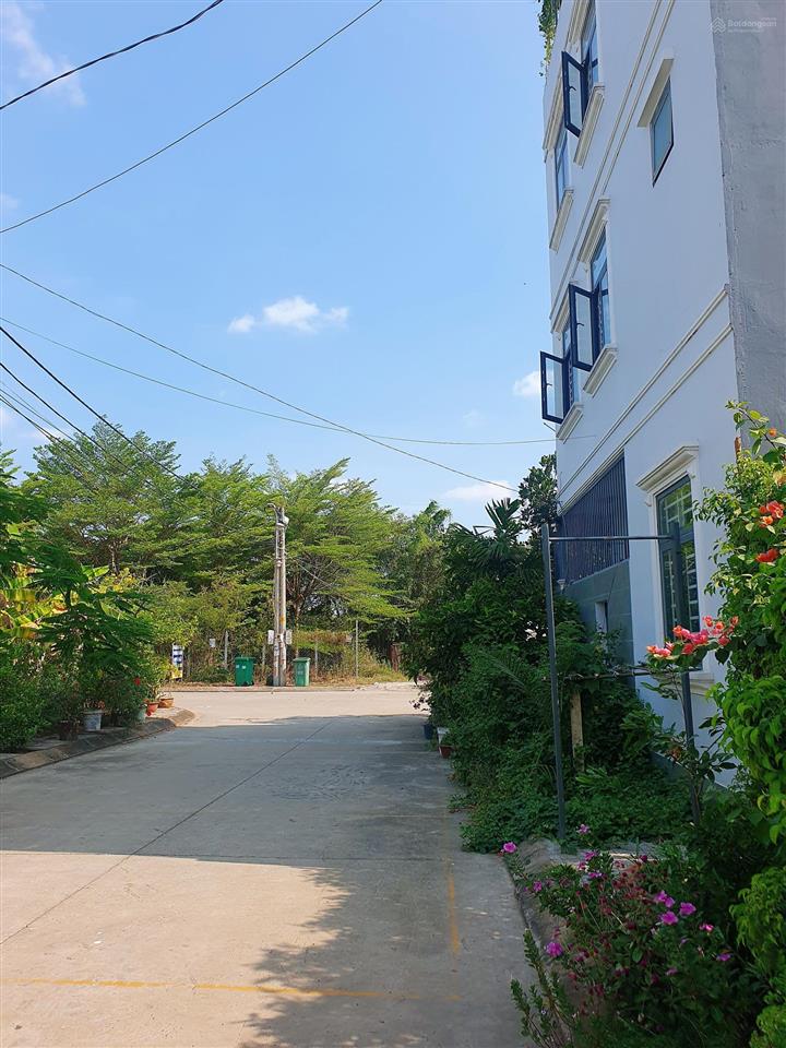 Nhà ở long phước 56m2 chỉ 3,6 tỷ. hẻm 6m thông. ô tô đỗ trước nhà, sổ hồng riêng.