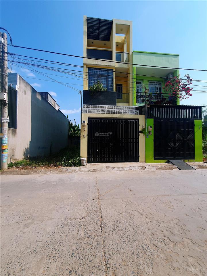 Nhà 1 trệt 2 lầu 64m2 chỉ 4,1 tỷ, hẻm thông 6m, sổ hồng riêng.