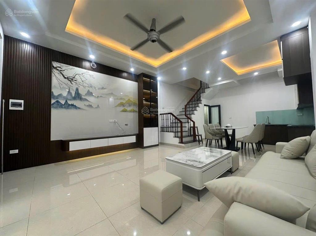 Bán gấp nhà mới, 2 thoáng,mới, dân xây phố thổ quanđống đa. dt28m, 6 tầng giá chào 5.85 tỷ.