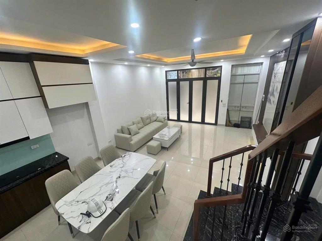 Bán gấp nhà mới, 2 thoáng,mới, dân xây phố thổ quanđống đa. dt28m, 6 tầng giá chào 5.85 tỷ.