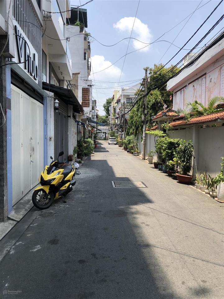 Hxh đẹp  huỳnh văn bánh  oto vào nhà  dt vàng (3.6 x15m)  chính chủ lâu đời  sổ nở hậu