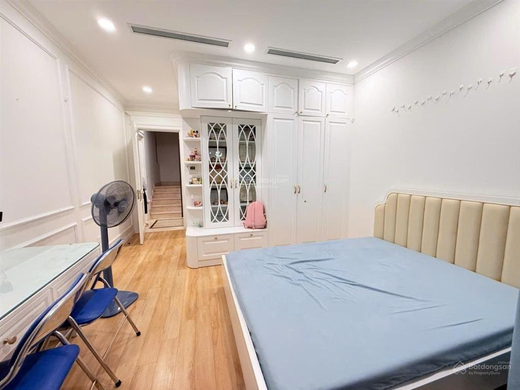 Bán nhà quan nhân,6 tầng oto tránh nhà xây mới, ngõ thông kinh doanh.giá 9,85 tỷ.