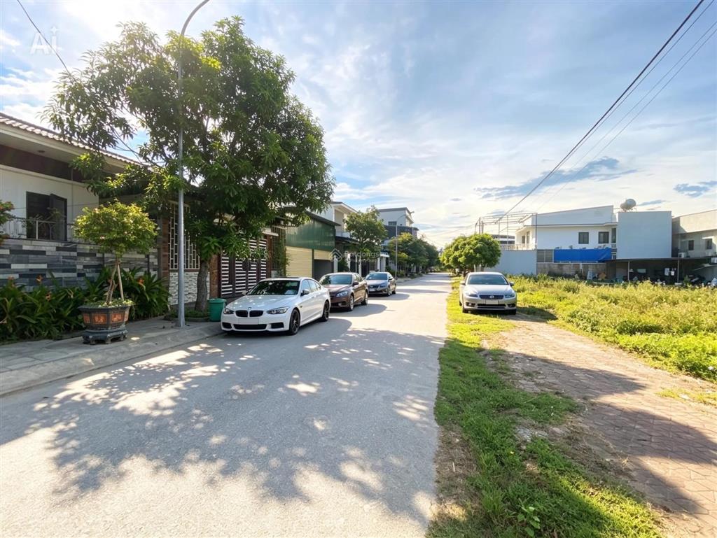 Bán đất 4,15 tỷ, 80m2, đường ô tô thông 9m, full thổ cư, sổ riêng, khu dân trí cao