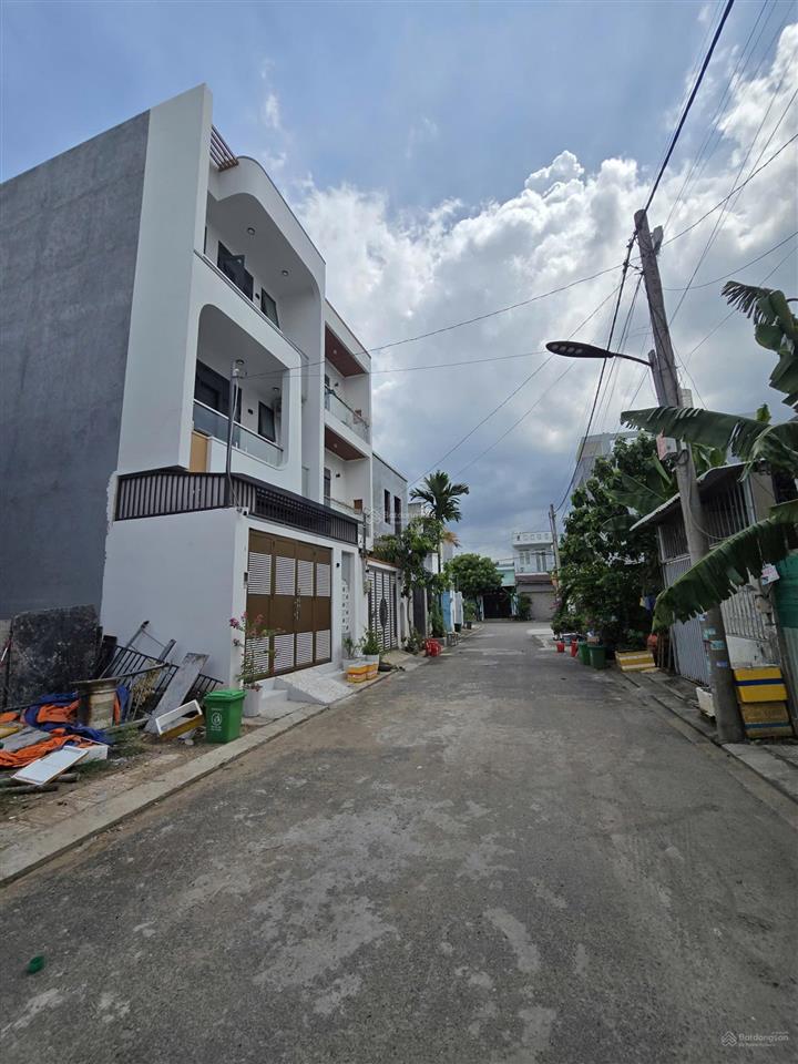 4,3 tỷ nhà đẹp 55m², ngang 5m, 3pn, đường thông 8m, sổ riêng, hoàn công đủ, long trường