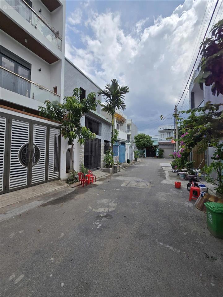 4,3 tỷ nhà đẹp 55m², ngang 5m, 3pn, đường thông 8m, sổ riêng, hoàn công đủ, long trường