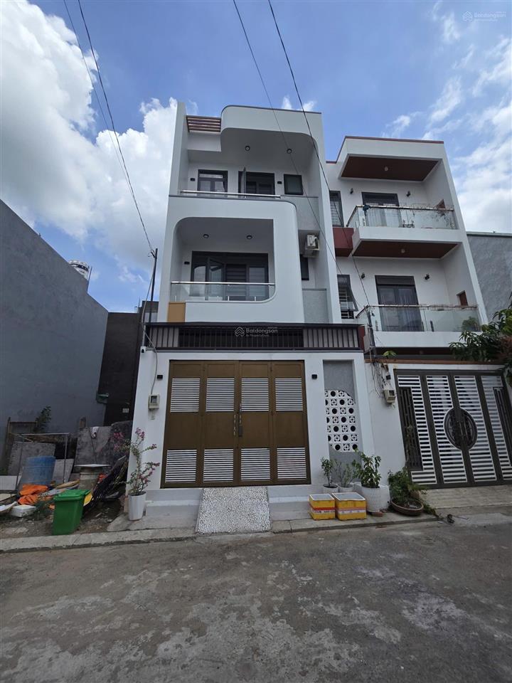 4,3 tỷ nhà đẹp 55m², ngang 5m, 3pn, đường thông 8m, sổ riêng, hoàn công đủ, long trường