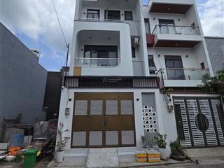 4,3 tỷ nhà đẹp 55m², ngang 5m, 3pn, đường thông 8m, sổ riêng, hoàn công đủ, long trường