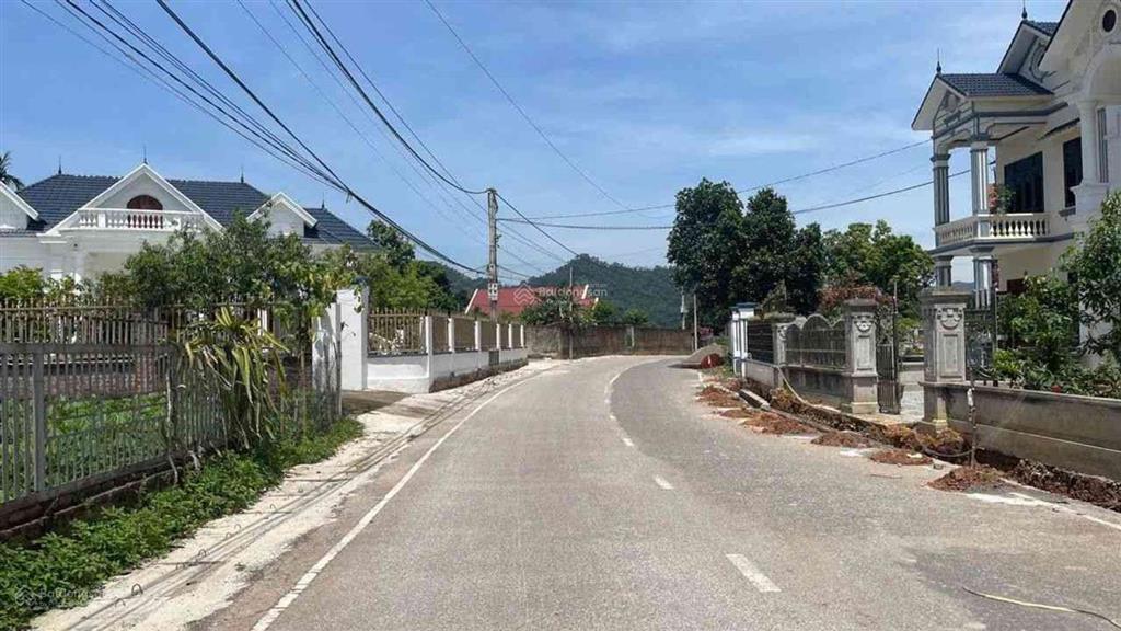 Đất mặt đường 10m tiềm năng 1.371,4m mặt tiền 20m giá chỉ 11 tỷ