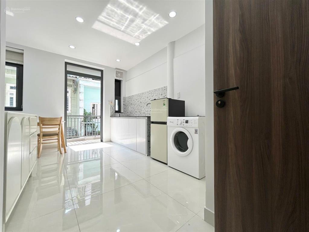 Căn hộ 1pn ban công 41m2 máy giặt sấy riêng full nội thất ngay ngã 4 quận phú nhuận tiện qua q1