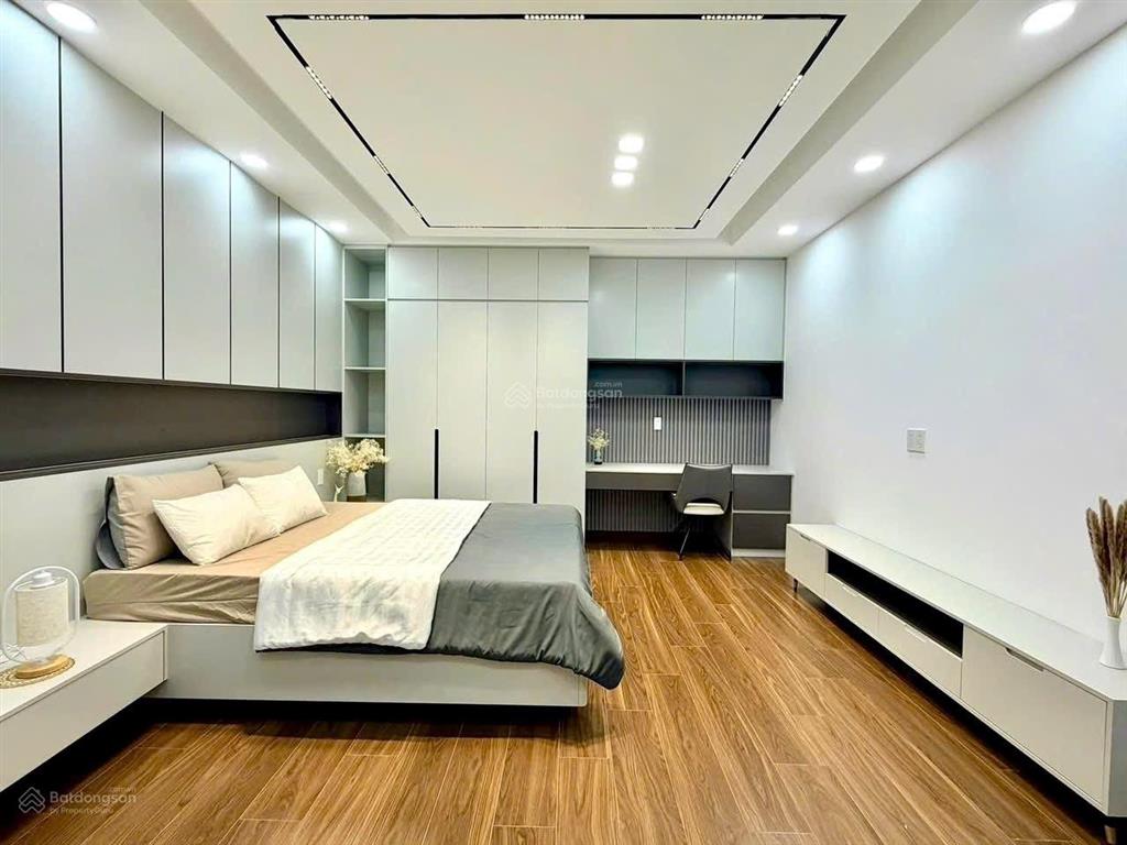 Nhà 3 tầng, 120m2, hẻm xe hơi, tặng full nội thất, gần mặt tiền quang trung, chỉ 10 tỷ x