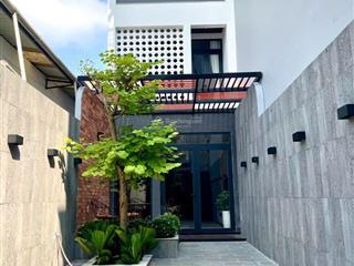 Nhà 3 tầng, 120m2, hẻm xe hơi, tặng full nội thất, gần mặt tiền quang trung, chỉ 10 tỷ x