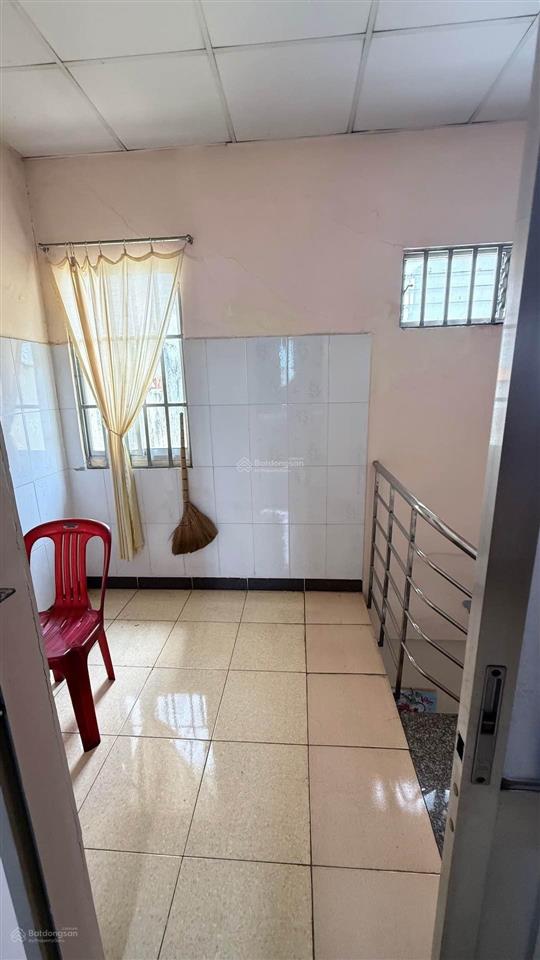 Bán nhà 2 tầng có sân vườn, trần xuân soạn, tân hưng, quận 7, ngang gần 5m, rộng thoáng mát