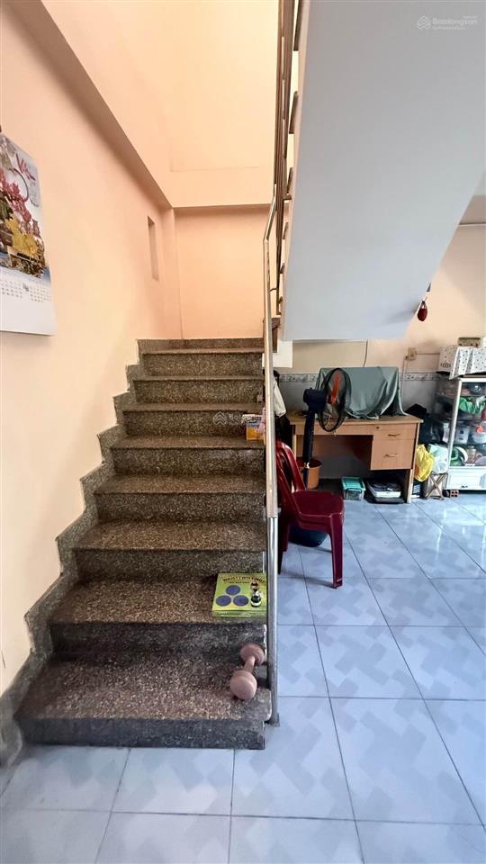 Bán nhà 2 tầng có sân vườn, trần xuân soạn, tân hưng, quận 7, ngang gần 5m, rộng thoáng mát