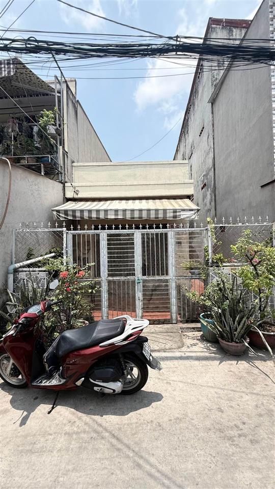 Bán nhà 2 tầng có sân vườn, trần xuân soạn, tân hưng, quận 7, ngang gần 5m, rộng thoáng mát