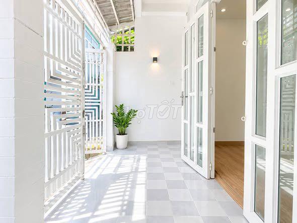 NGAY TRƯỜNG TIỂU HỌC PHONG PHÚ - NHÀ 2 TẦNG - HXH - SHR - CHỈ 3,5 TỶ