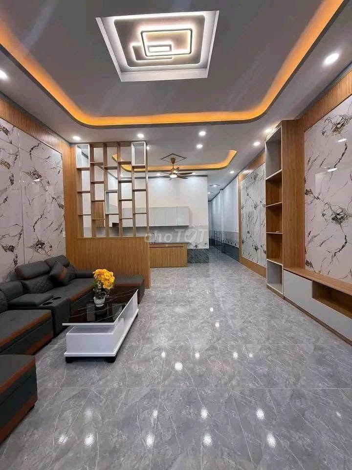 BÁN NHÀ MỚI LÃ XUÂN OAI - DT KHỦNG 71M² - HXH - SHR - 4,65 TỶ