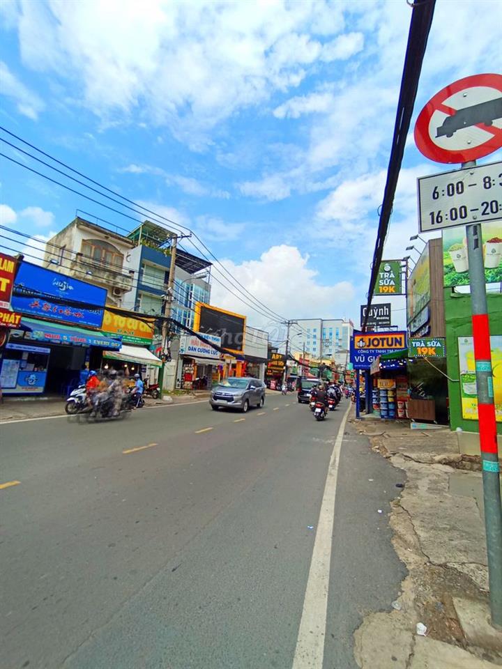 BÁN NHÀ MẶT TIỀN ĐƯỜNG LÊ VĂN VIỆT - DT KHỦNG 92M2 - SHR - 6,3 TỶ