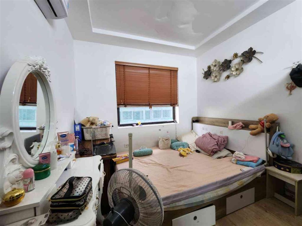 Căn hộ Ruby City  4,2 tỷ 70m sẵn 3 ngủ,sổ đỏ đầy đủ,tầng view đẹp, Long Biên