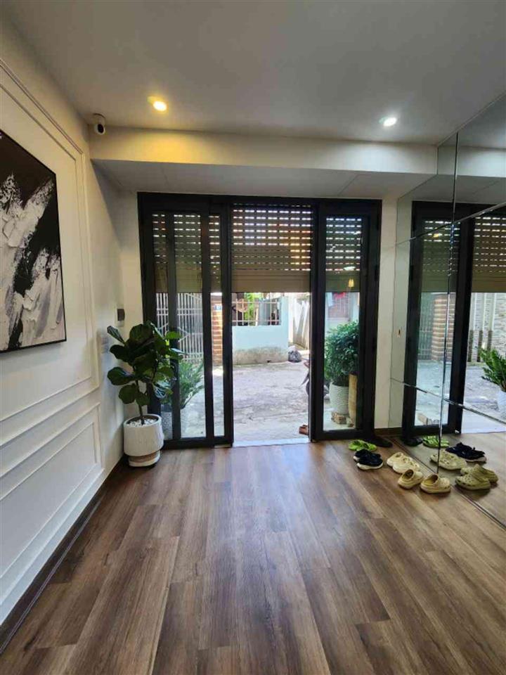 Về quê bán nhà Thạch Bàn 11.6 tỷ 50m ngõ thông sổ đỏ Long Biên