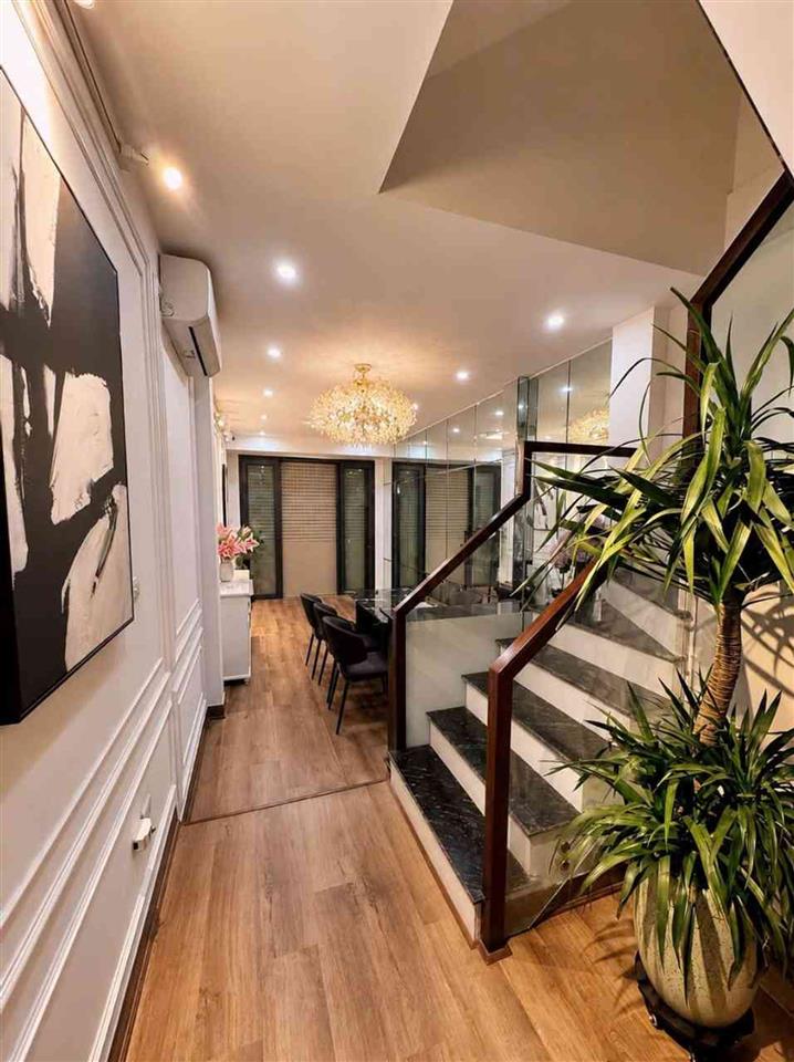 Về quê bán nhà Thạch Bàn 11.6 tỷ 50m ngõ thông sổ đỏ Long Biên