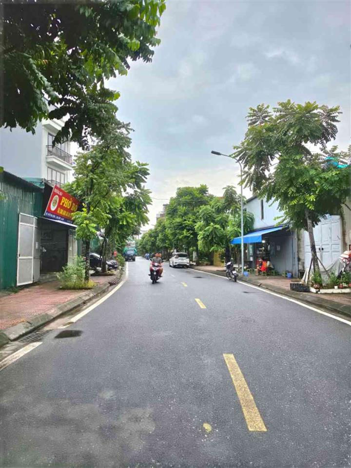 Bán đất Bát Khối 7 tỷ 61m ô tô thông thoáng,Long Biên