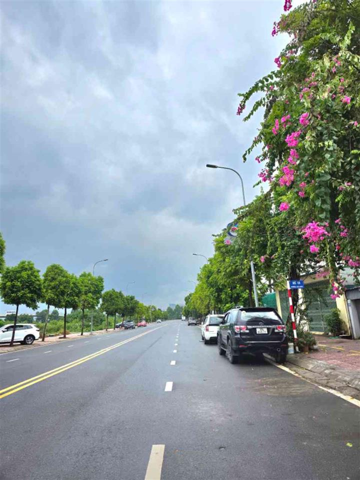 Bán đất Bát Khối 7 tỷ 61m ô tô thông thoáng,Long Biên