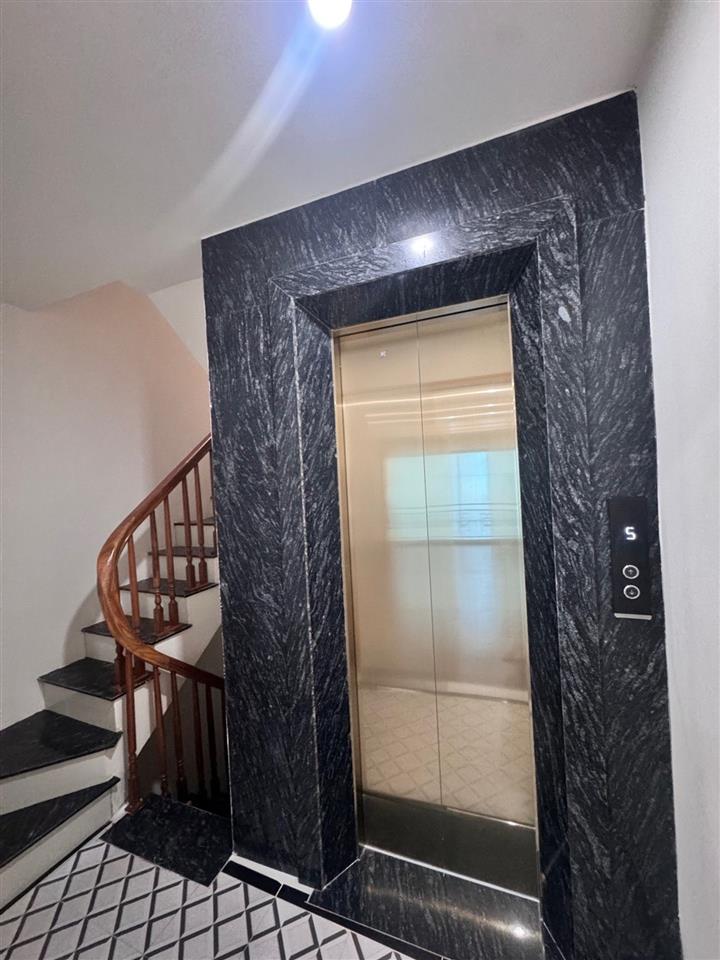 Bát Khối 10 tỷ ô tô đỗ cửa,7tầng thang máy,sổ đỏ Long Biên