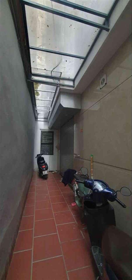 Phố Trạm ô tô lùi cửa 6 tỷ 30m gần sát phố,Long biên sổ đỏ