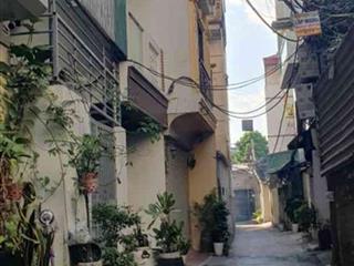 Phố Trạm ô tô lùi cửa 6 tỷ 30m gần sát phố,Long biên sổ đỏ