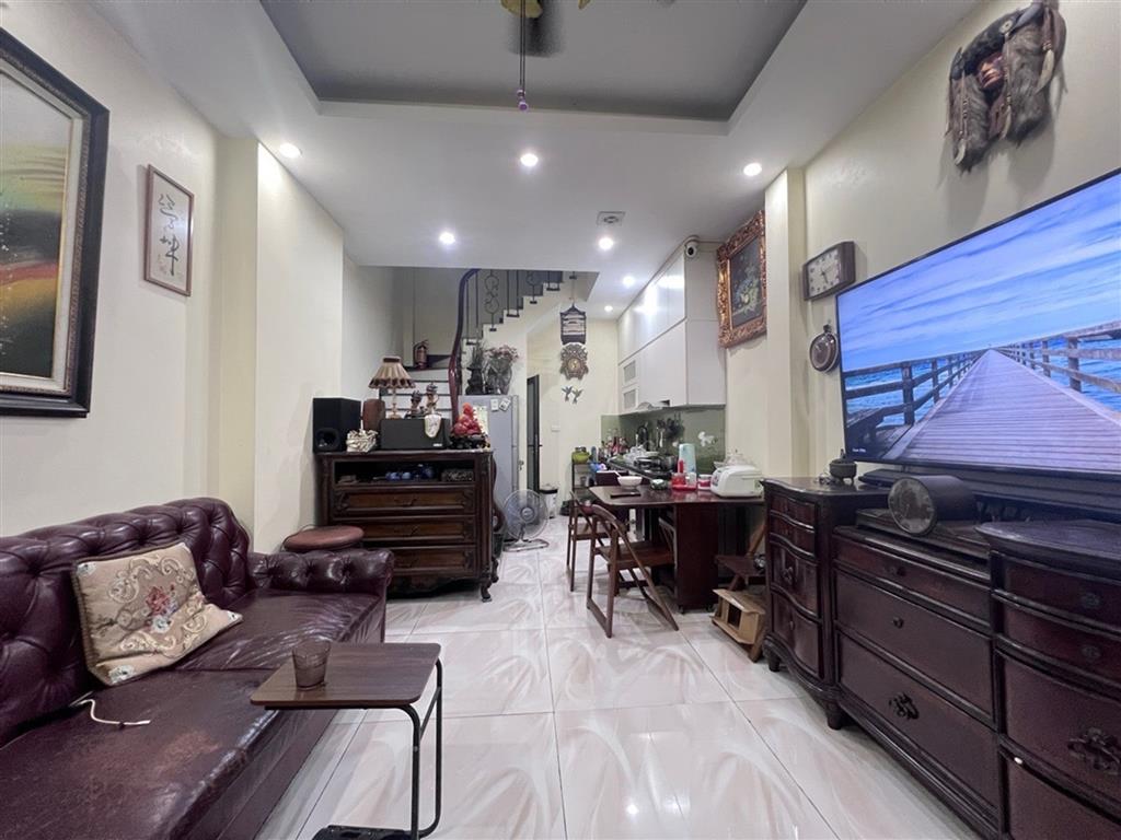 Nhà Ngọc Thụy 5 tầng 4.9 tỷ 30m gần ô tô,ngõ nông,sổ đỏ