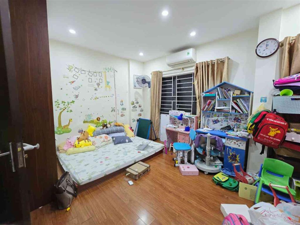 Thạch Bàn 7.5 tỷ lô góc,ô tô đỗ cửa,sổ đỏ Long Biên